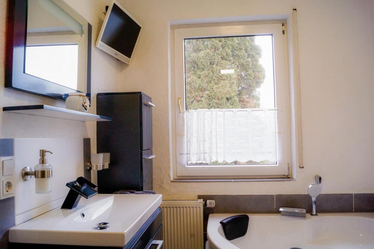 Schoene Wohnung Kleiner Onkel Auf Idyllischem Reiterhof Nahe Burg Eltz Münstermaifeld Exterior foto